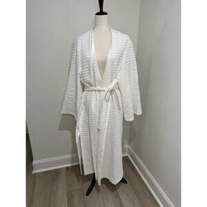 LAKE Pajamas Spa Robe White Quilt Like Texture Sewn On Belt Size 2X